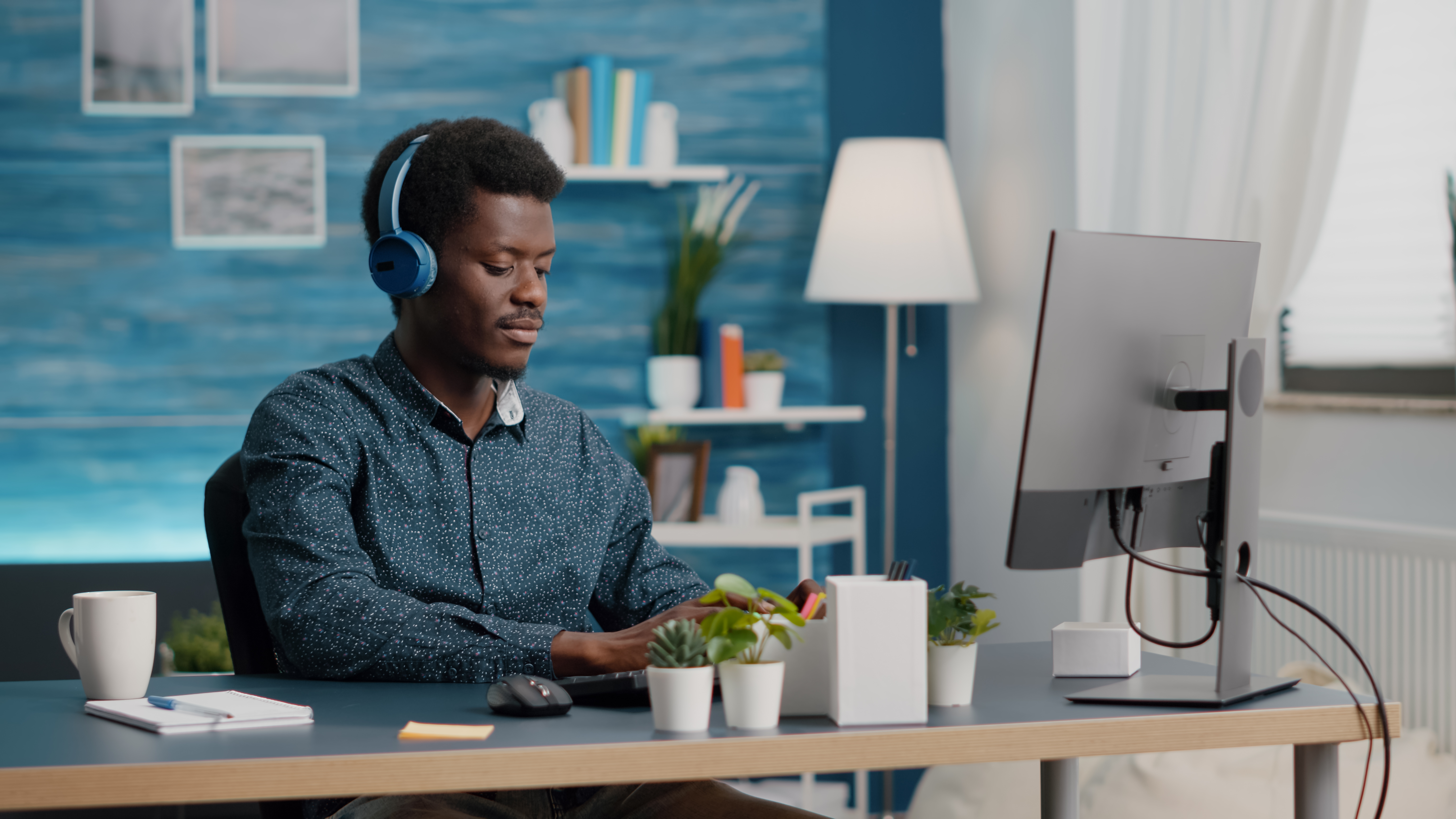 Autónomos trabajando con pc Autónomos trabajando con pc