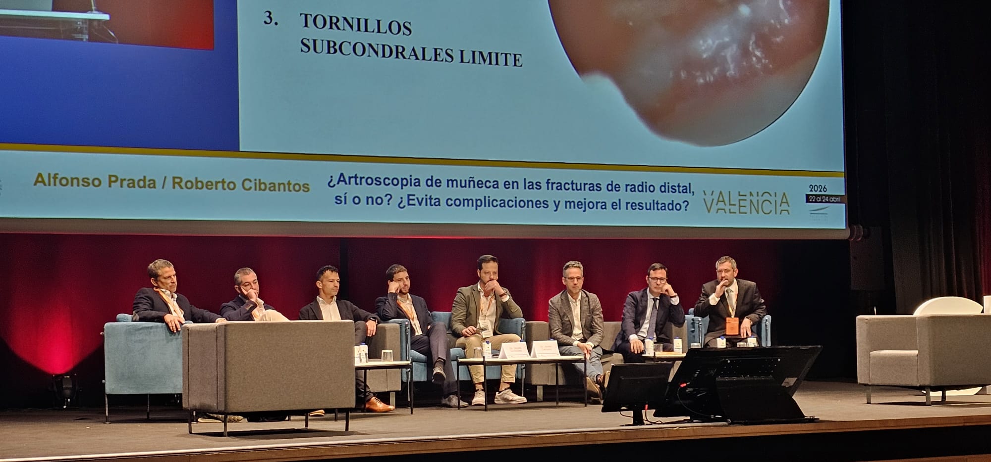 el Dr. Fernando Polo durante la mesa de casos clínicos