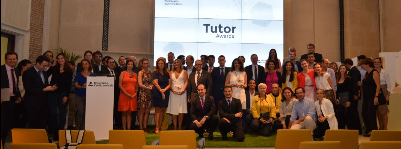 Grupo de premiados en los Tutor Award de la UCJC 2017