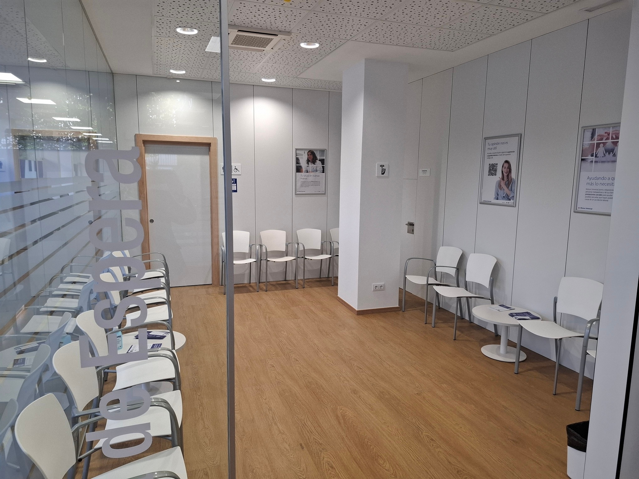 Sala de espera del centro asistencial de Mutua Universal en San Sebastián