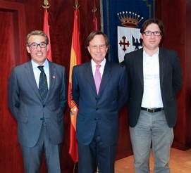 Mutua Universal y el Ayuntamiento de Alcobendas firman un convenio de colaboración para el fomento del empleo Mutua Universal y el Ayuntamiento de Alcobendas firman un convenio de colaboración para el fomento del empleo