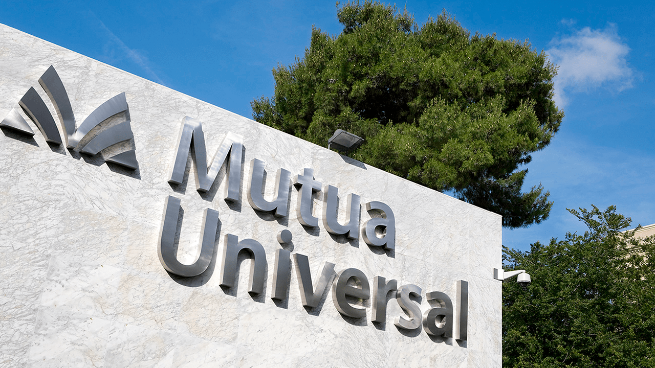 What can find in Mutua Universal to help him?