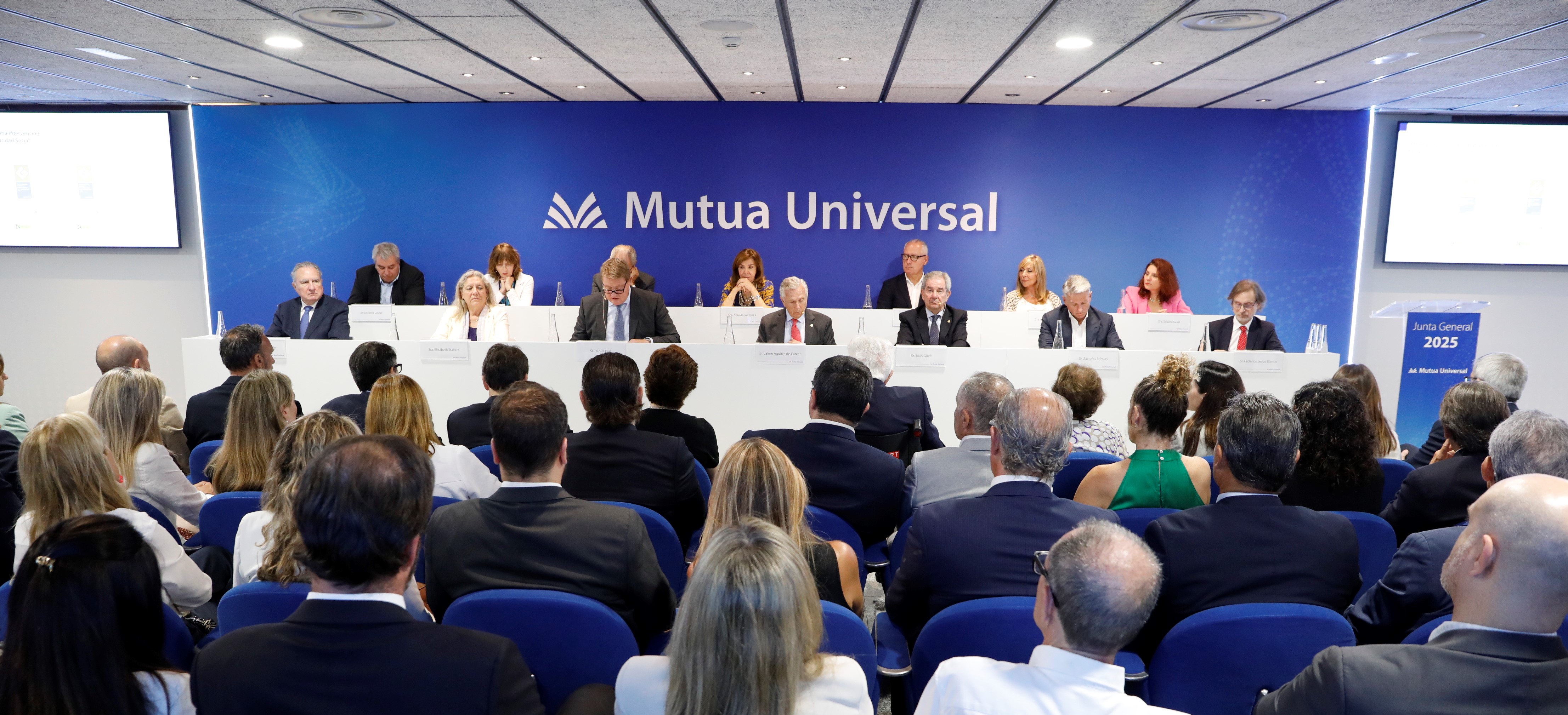 Imaxe de arquivo dunha Xunta Xeral de Mutua Universal Imaxe de arquivo dunha Xunta Xeral de Mutua Universal